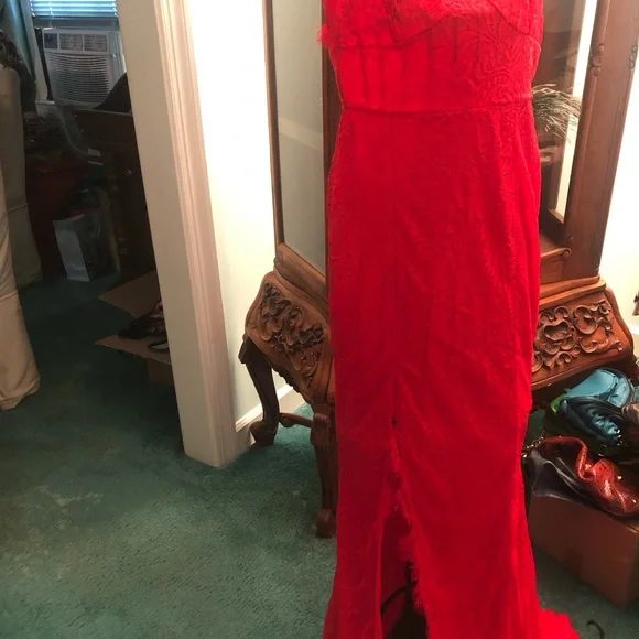 Sexy & Sophisticated RED Evening Gown! - Picture 2 of 4
